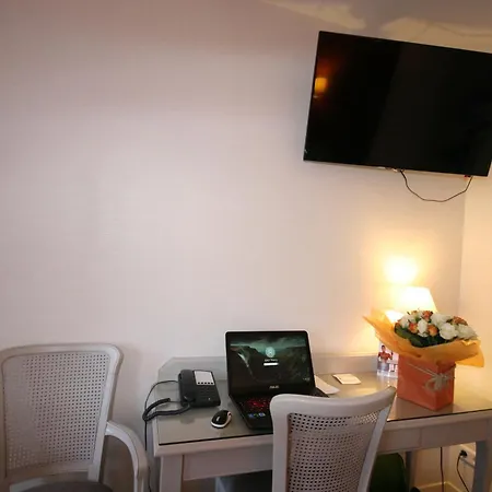 De La Gare Centre Hotel 3*