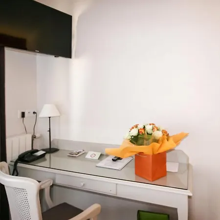 Hotel De La Gare De Troyes 3*