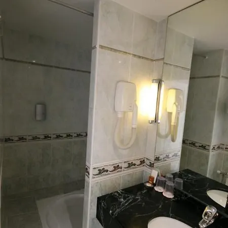 Hotel De La Gare De Troyes 3*