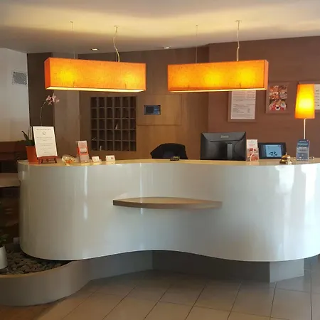 Otel Hotel De La Gare De Troyes