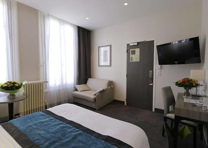 Hotel De La Gare De 3*